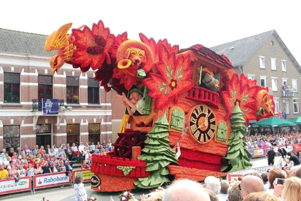 Gambar Foto Keseruan Zundert Flower Parade 2014