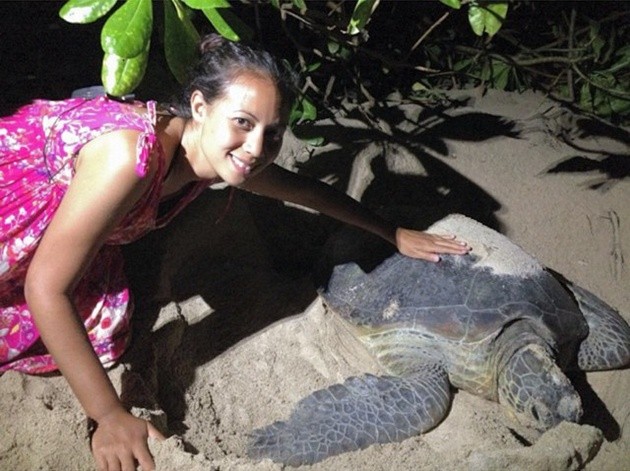Gambar Foto Fiona Callaghan Saat Berada di Pulau Sangalaki