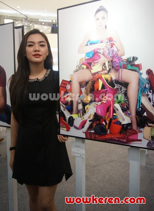 Gambar Foto Vicky Shu Hadir di Peluncuran Buku Jerry Aurum 'On White'