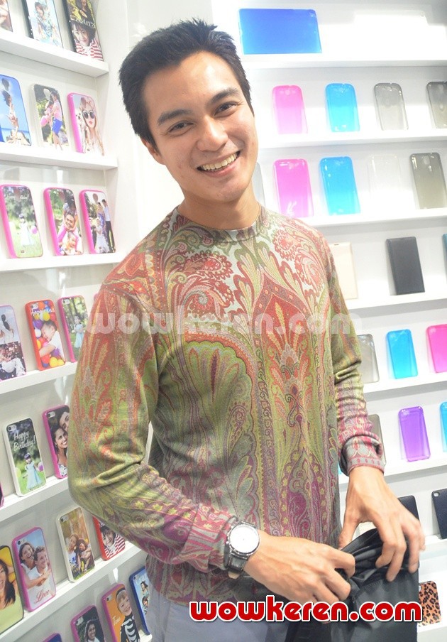 Gambar Foto Baim Wong Hadiri Pembukaan Butik Aksesoris Gadget The Kase