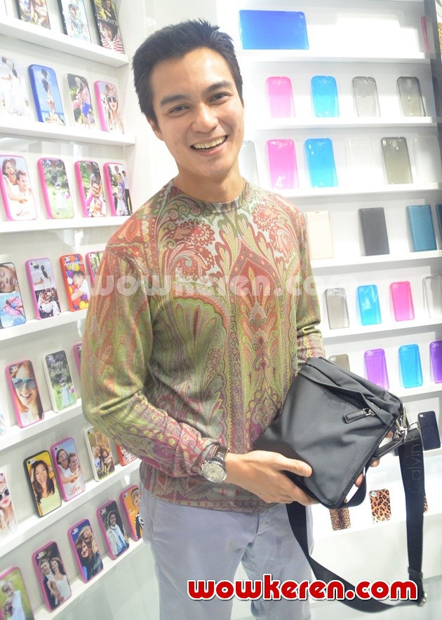 Gambar Foto Baim Wong Hadiri Pembukaan Butik Aksesoris Gadget The Kase