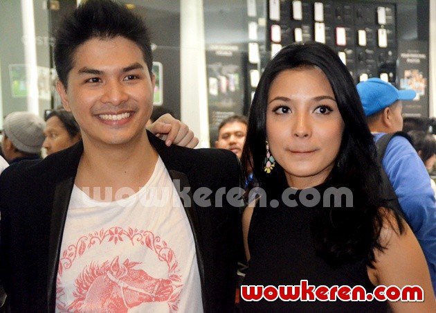 Gambar Foto Glenn Alinskie dan Chelsea Olivia di Pembukaan Butik Aksesoris Gadget The Kase