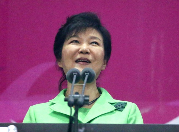 Gambar Foto Presiden Korea Selatan Park Geun Hye Hadir di Pembukaan Asian Games Incheon 2014