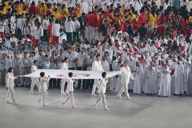Gambar Foto Para Mantan Atlet Korea Selatan Membawa Bendera Komite Olimpiade Asia