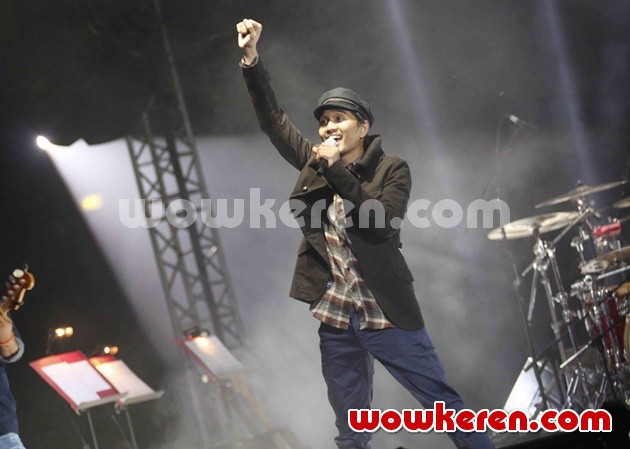 Gambar Foto Konser Musik /rif dan Sheila On 7