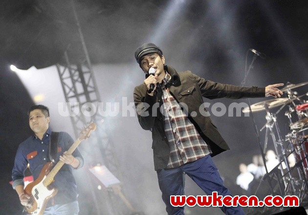 Gambar Foto Konser Musik /rif dan Sheila On 7