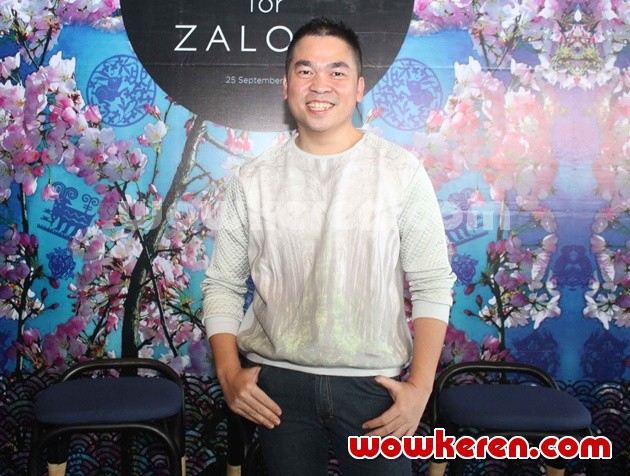 Gambar Foto Billy Tjong di Acara Peragaan Busana Karyanya untuk Zalora