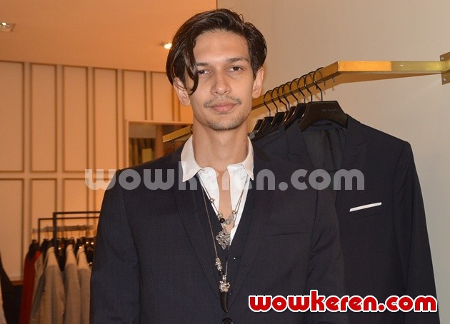 Gambar Foto Dimas Beck Ditemui di Launching Outlet Pertama The Kooples