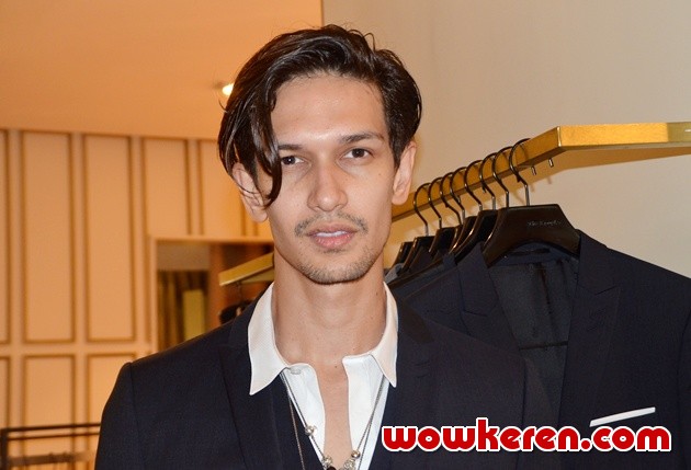 Gambar Foto Dimas Beck Ditemui di Launching Outlet Pertama The Kooples