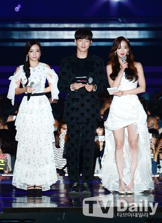 Foto Goo Hara Kara, Seo Kang Joon dan Dasom Sistar Menjadi Host Hallyu Dream Festival 2014