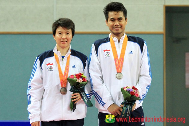 Gambar Foto Lilyana Natsir dan Tontowi Ahmad Berhasil Raih Medali Perak