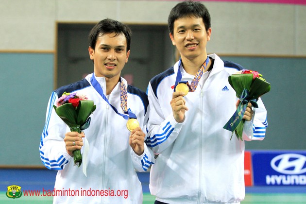 Gambar Foto Mohammad Ahsan dan Hendra Setiawan Berhasil Raih Medali Emas