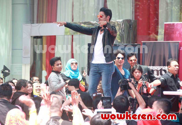 Gambar Foto Vin Rana Menyapa Para Fans Mahabharata
