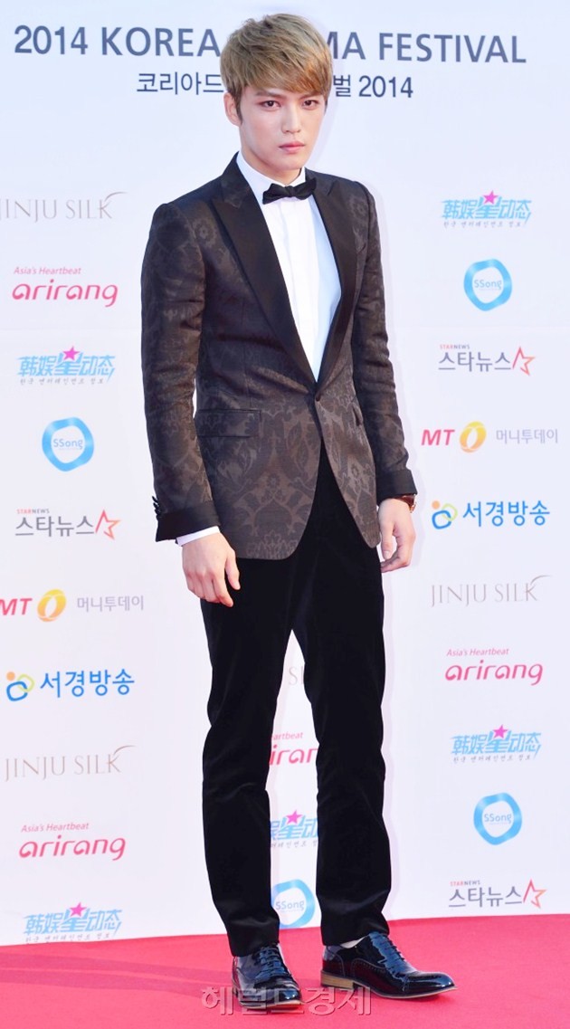 Foto Hero Jaejoong di Red Carpet Korea Drama Awards 2014