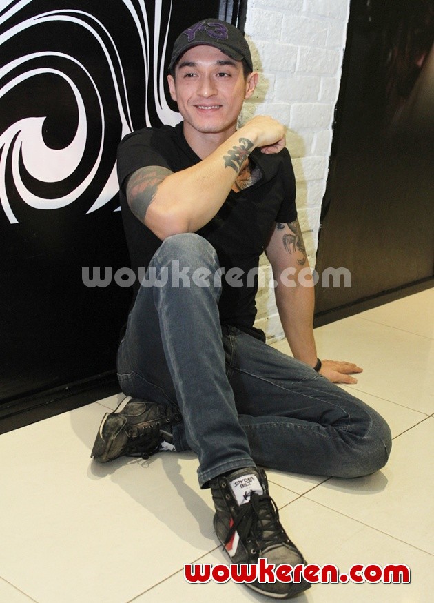 Gambar Foto Miller Khan di Pembukaan Salon Double R Hair Studio