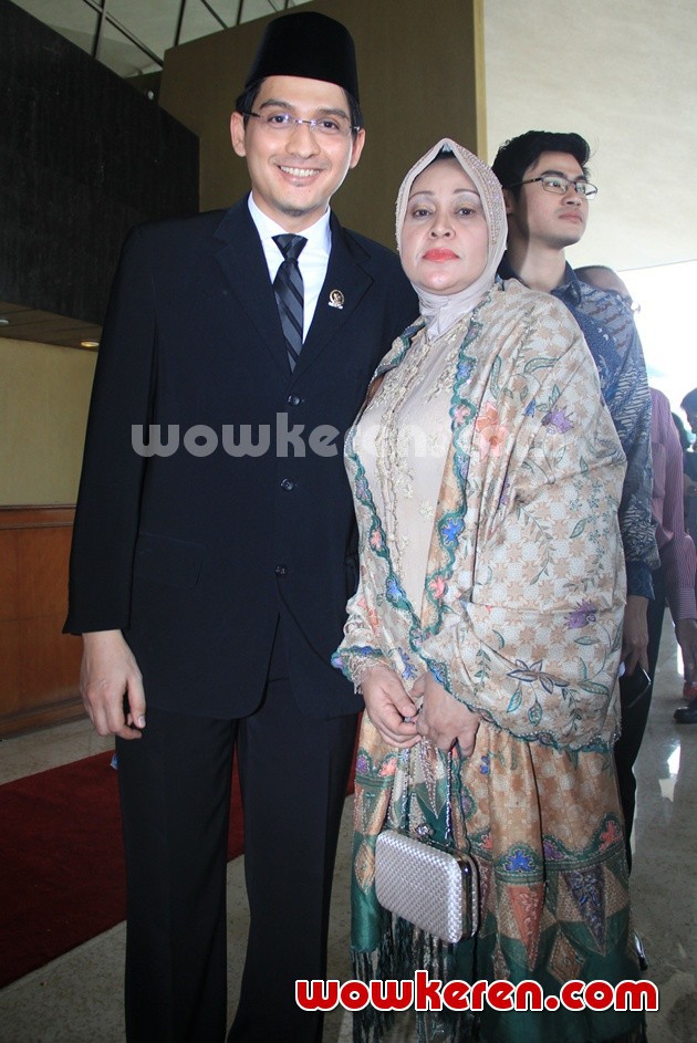 Gambar Foto Lucky Hakim di Hari Pelantikan Anggota DPR Periode 2014-2019