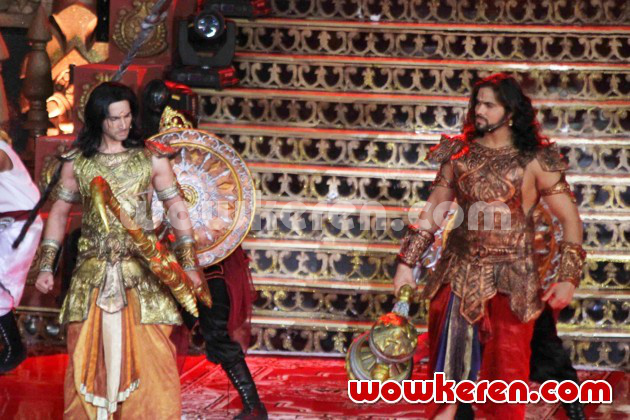Gambar Foto Akting Pemeran Karna dan Duryodhana di Mahabharata Show