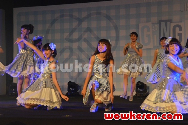 Gambar Foto Handshake Festival untuk Single Keenam 'Gingham Check'