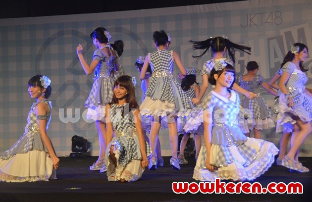 Gambar Foto Handshake Festival untuk Single Keenam 'Gingham Check'
