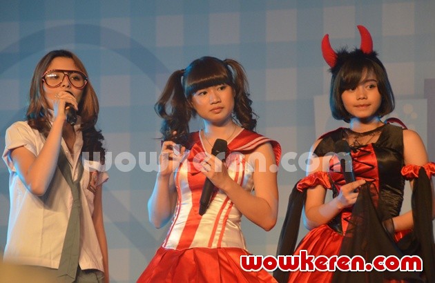 Gambar Foto Jessica Vania, Sonia Natalia dan Sisil dalam Handshake Festival