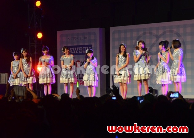 Gambar Foto Handshake Festival untuk Single Keenam 'Gingham Check'
