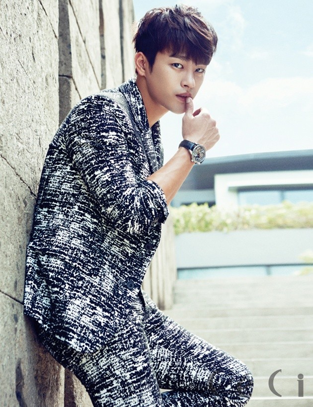 Gambar Foto Seo In Guk di Majalah CeCi Edisi Oktober 2014