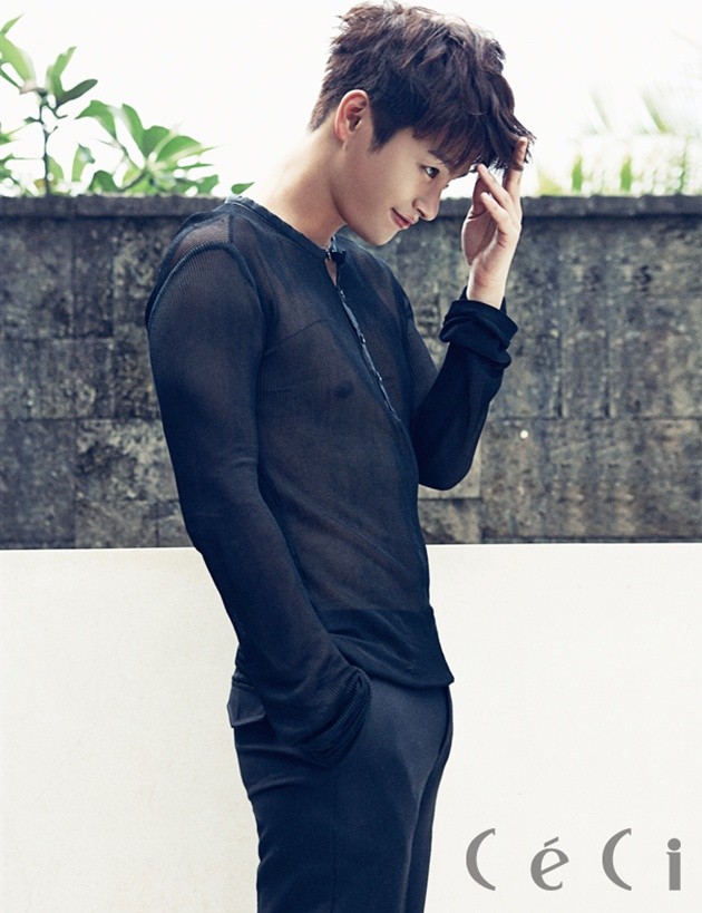 Gambar Foto Seo In Guk di Majalah CeCi Edisi Oktober 2014