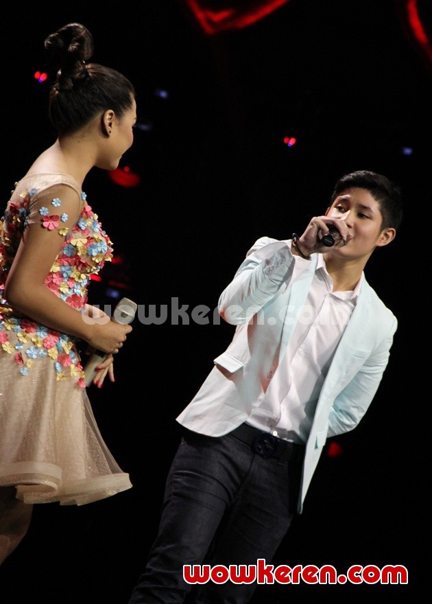 Gambar Foto Aurel Hermansyah dan Teuku Rassya di Konser 'Langit Cinta'