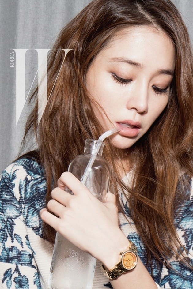 Gambar Foto Lee Min Jung di Majalah W Edisi Oktober 2014