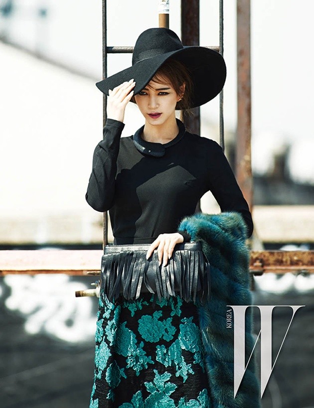 Gambar Foto Han Ye Seul di Majalah W Edisi Oktober 2014