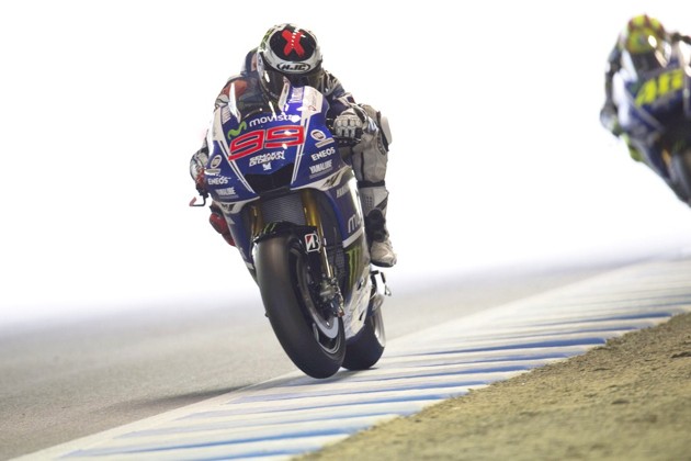 Gambar Foto Jorge Lorenzo Finish di Urutan Pertama