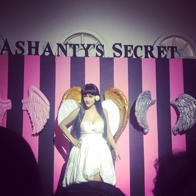 Gambar Foto Julia Perez Hadir di Acara Baby Shower Ashanty