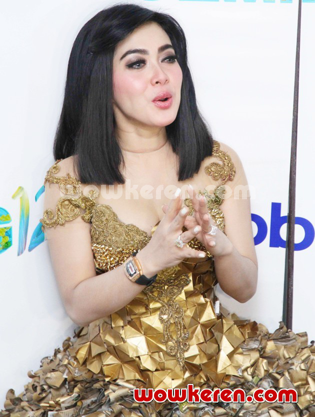 Gambar Foto Syahrini Saat Ditemui di Belakang Panggung Acara 'Gemilang 12 Global TV'