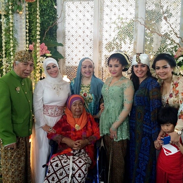 Foto Nagita Slavina Dipingit Ditemani oleh Chintami 