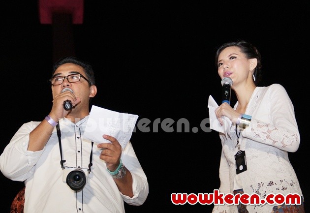 Gambar Foto Farhan dan Olga Lydia Host di 'Konser Salam Tiga Jari'