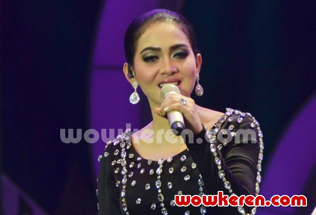 Gambar Foto Penampilan Syahrini di HUT MNCTV ke-23