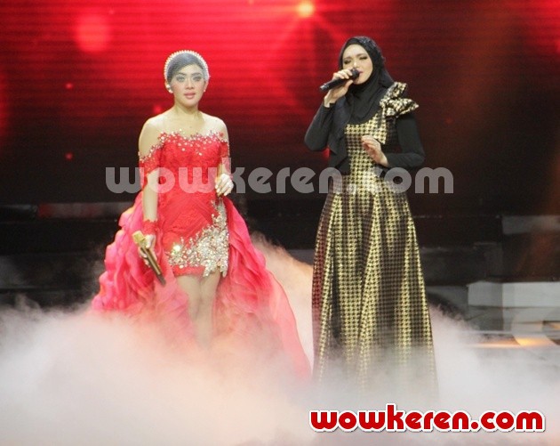 Gambar Foto Syahrini dan Siti Nurhaliza Duet di Konser Super Star
