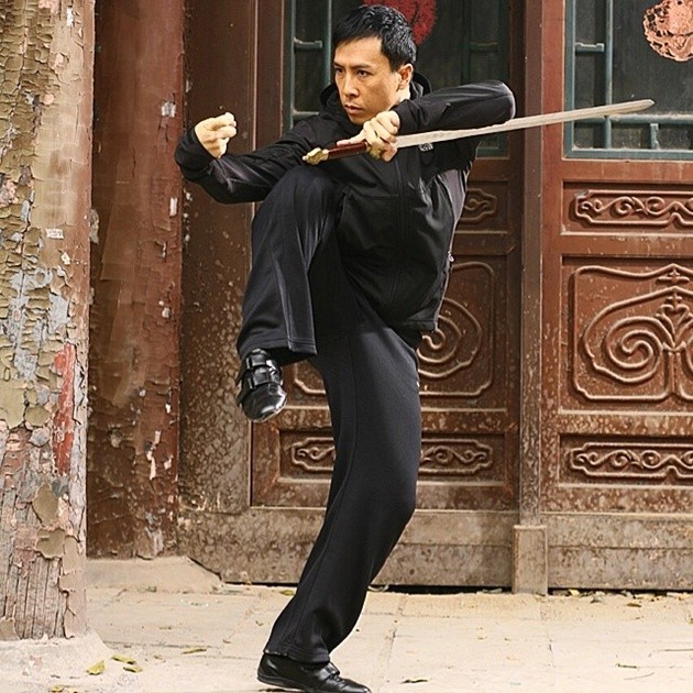 Gambar Foto Donnie Yen Memulai Karir Sebagai Stuntman