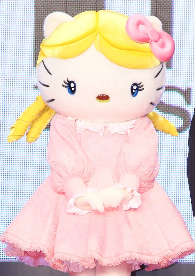 Gambar Foto Hello Kitty Hadir Untuk Promosikan Film 'The Nutcracker'