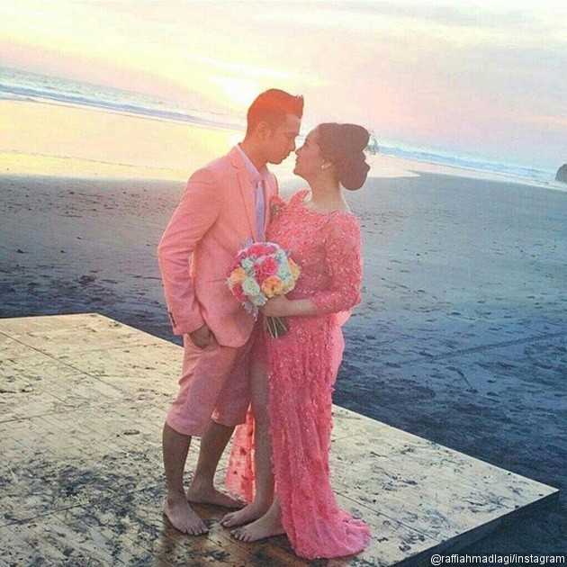 Gambar Foto Raffi Ahmad dan Nagita Slavina Mengikat Janji Lagi di Bali