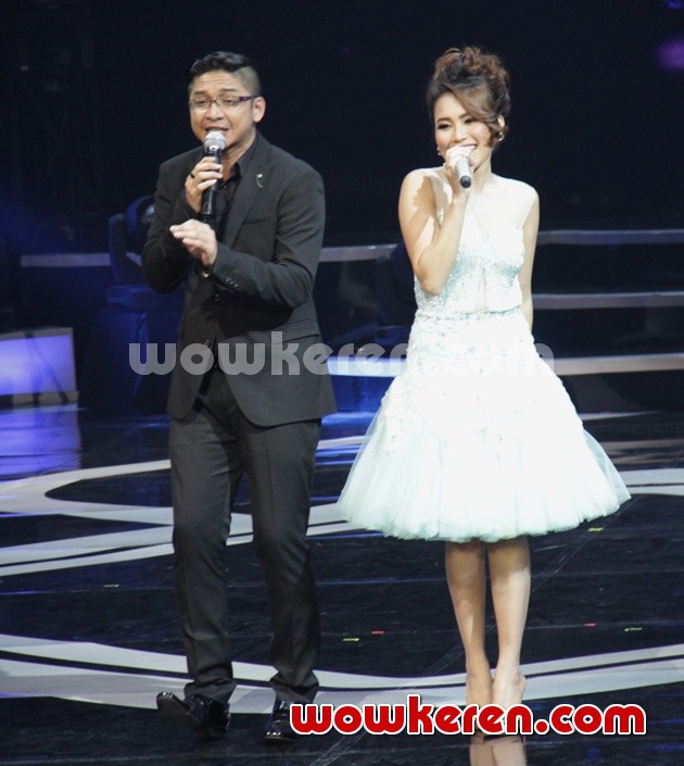 Gambar Foto Pasha Ungu Duet dengan Ayu Ting Ting di Peluncuran Bank MNC