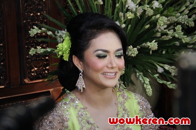 Gambar Foto Krisdayanti Hadir di Pernikahan Tantri Kotak dan Arda Naff