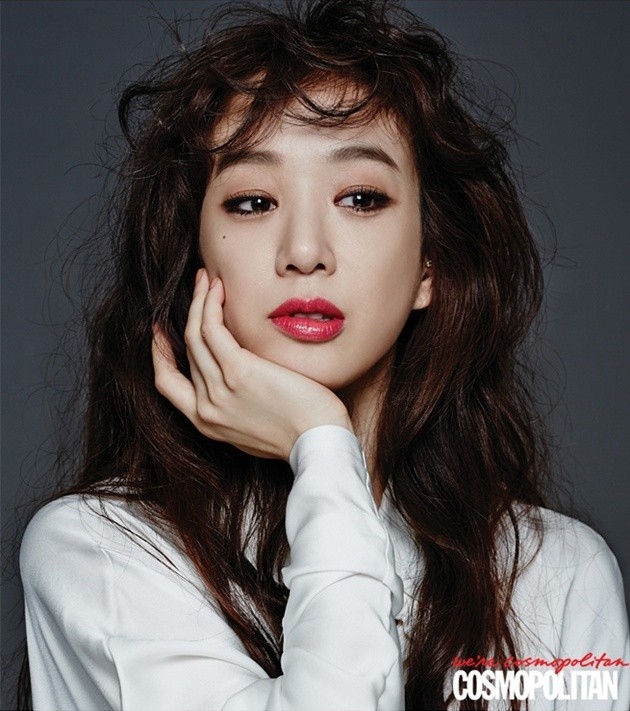 Gambar Foto Jung Ryeo Won di Majalah Cosmopolitan Korea Edisi November 2014