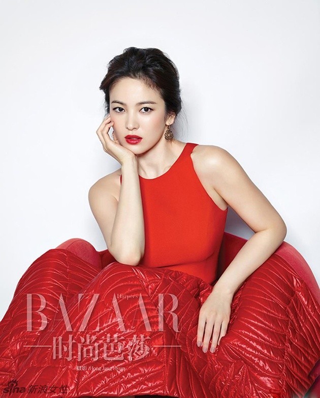 Gambar Foto Song Hye Kyo di Majalah Harper's Bazaar China Edisi November 2014
