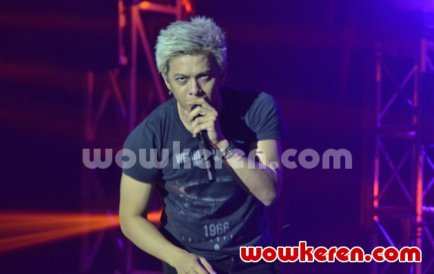 Gambar Foto Ariel NOAH Saat Tampil di Gen Fair 2014