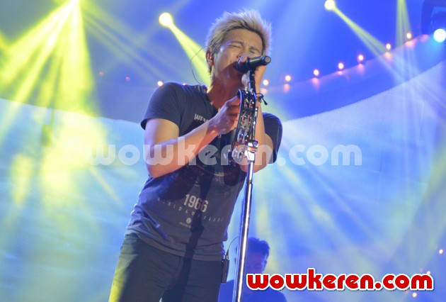 Gambar Foto Ariel NOAH Saat Tampil di Gen Fair 2014