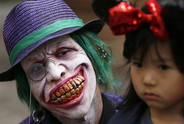 Gambar Foto Seorang Peserta Tampil Sebagai Joker
