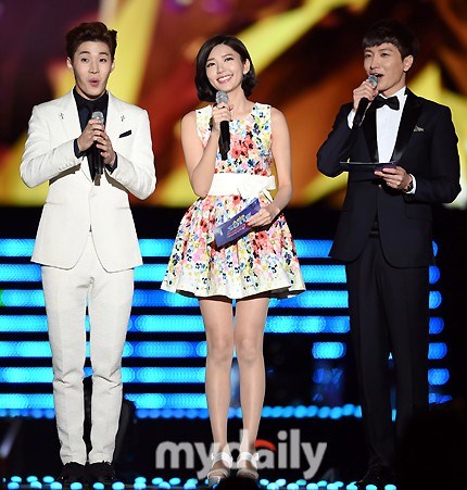 Gambar Foto Henry, Puff Kuo Dream Girls dan Leeteuk Super Junior Menjadi Host Asia Song Festival 2014