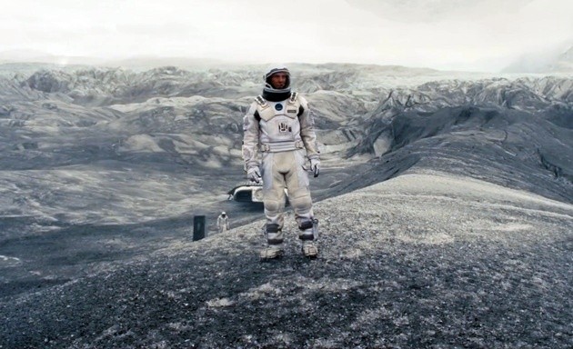 Gambar Foto Cooper Menjalani Misi Pencarian Planet Tempat Tinggal Baru