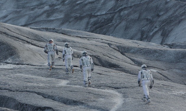 Gambar Foto Tim Penjelajah Galaksi Meneliti Kondisi Planet